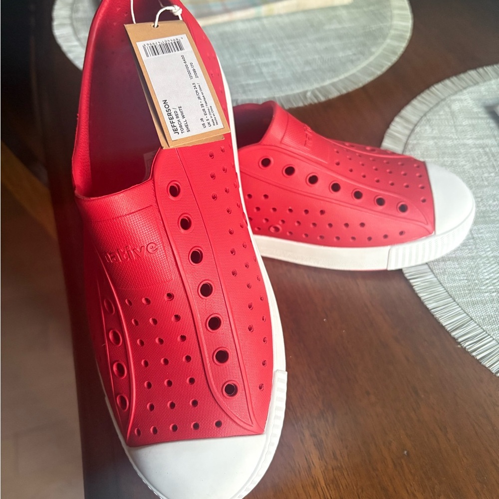 Native Jefferson Slip-On Red Casual Sneakers YTH 6, Men's 6, Women's 8